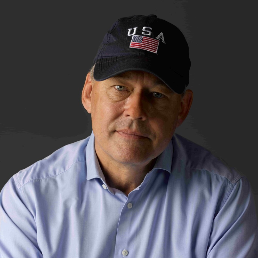 Charles Groenhuijsen met USA-pet